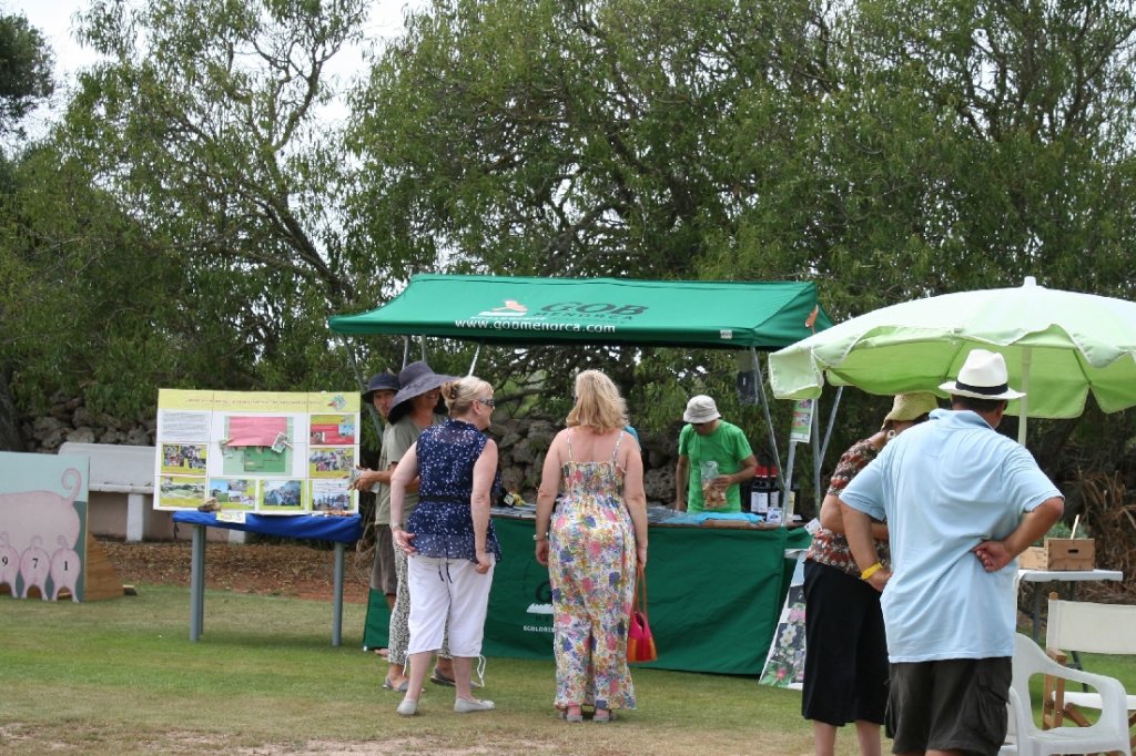 Taula informativa del GOB a la festa del Menorca Cricket Club