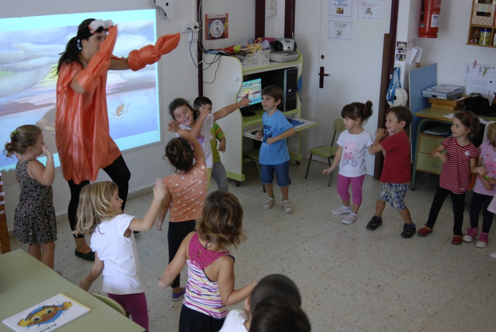 Conta contes musical de Na Mordala,un cranc