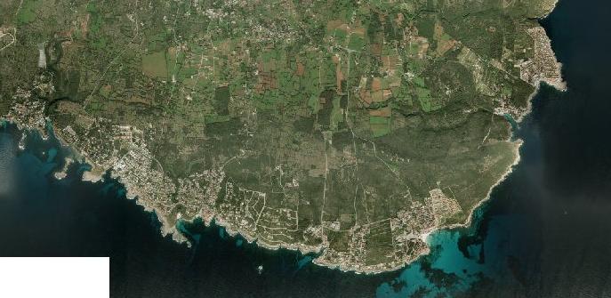 La costa de Sant Lluis està quasi tota urbanitzada.