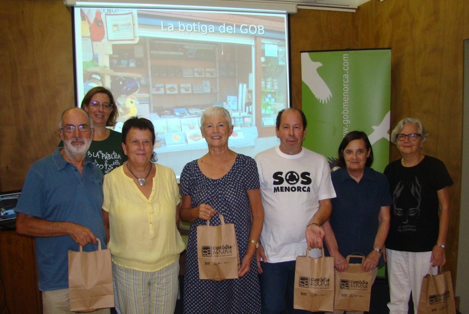 Gràcies al voluntariat hem pogut obrir una botiga al Claustre del Carme