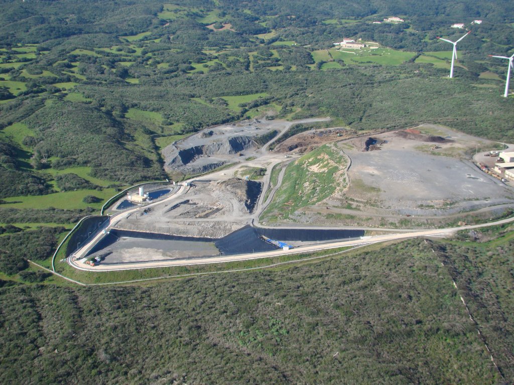 Vista de la part moderna de l'abocador de Milà