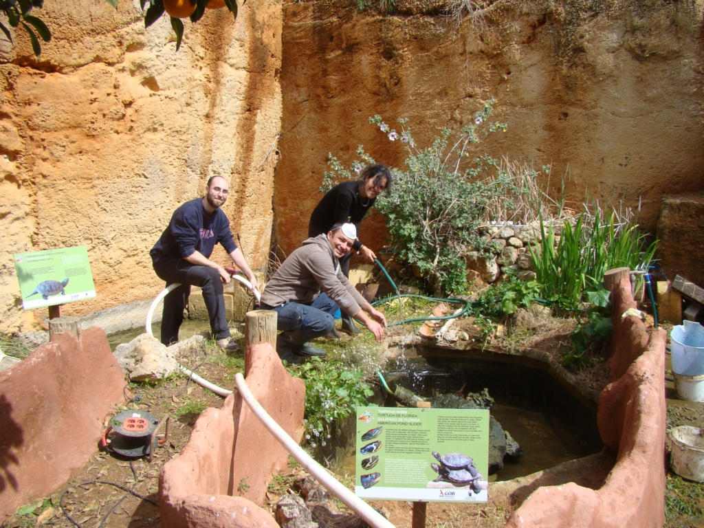 Voluntaris del Centre de Recuperació de Fauna Silvestre