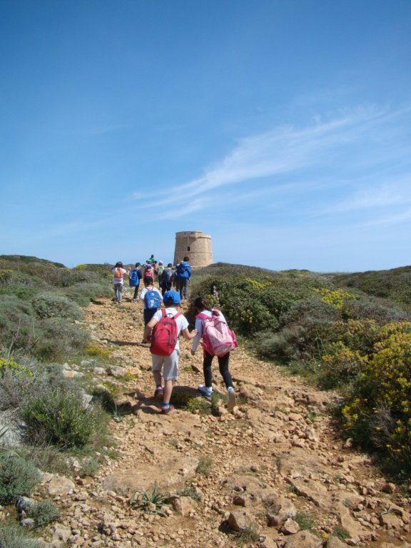 Anam d'Excursió de Punta Prima a Alcaufar amb fiets i fietes de primària