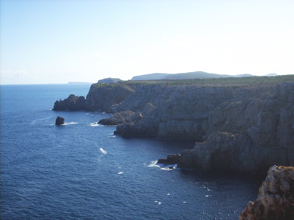 La costa agresta del nord menorquí.