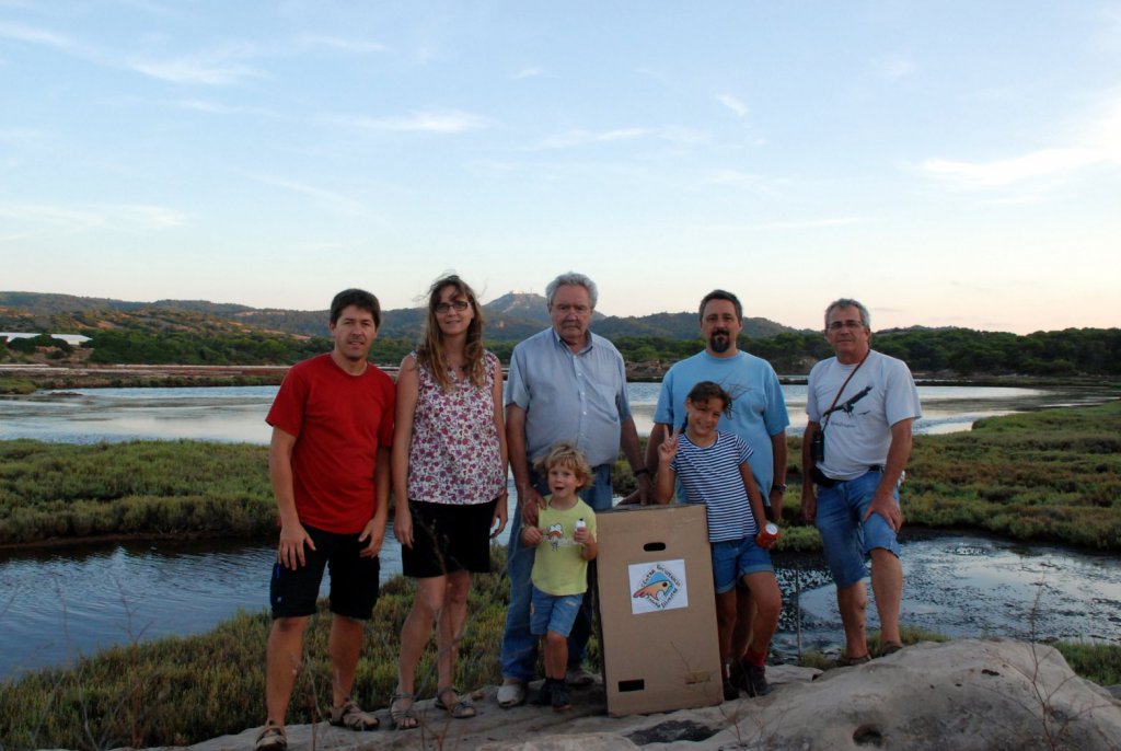 La família Quetglas amb voluntaris del Centre de Recuperació a La Concepció