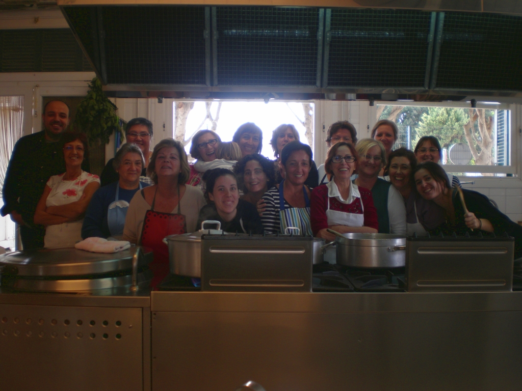 El grup de cuineres i organitzadores amb Joan M.Ribas