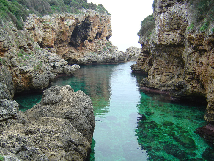 Encara hi ha esperança d'evitar la contaminació davant la cala de Rafalet